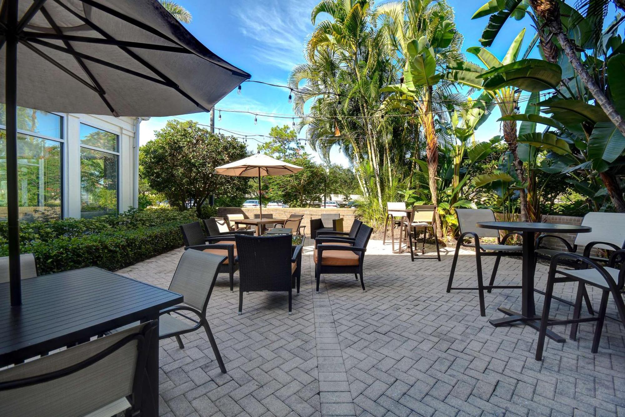 Hilton Garden Inn Форт Майерс Экстерьер фото